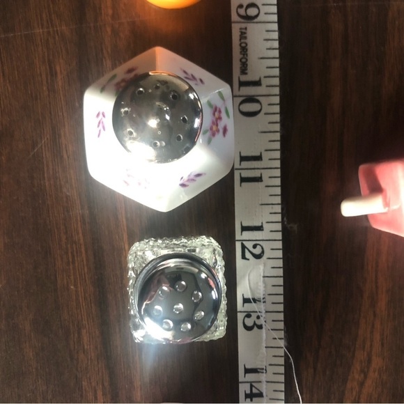 Unique Salt & pepper shaker collection - Picture 14 of 15